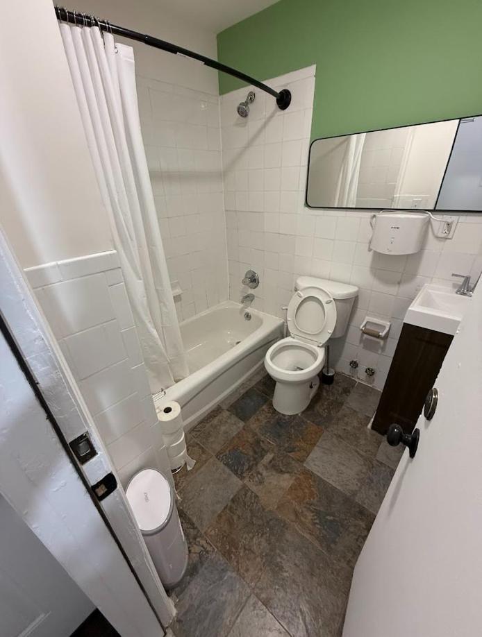 East Harlem Hostel Ню Йорк Екстериор снимка